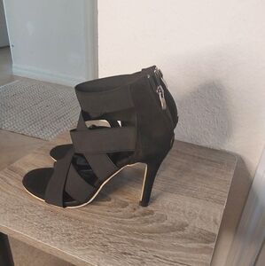 Womens heel shoes size 9